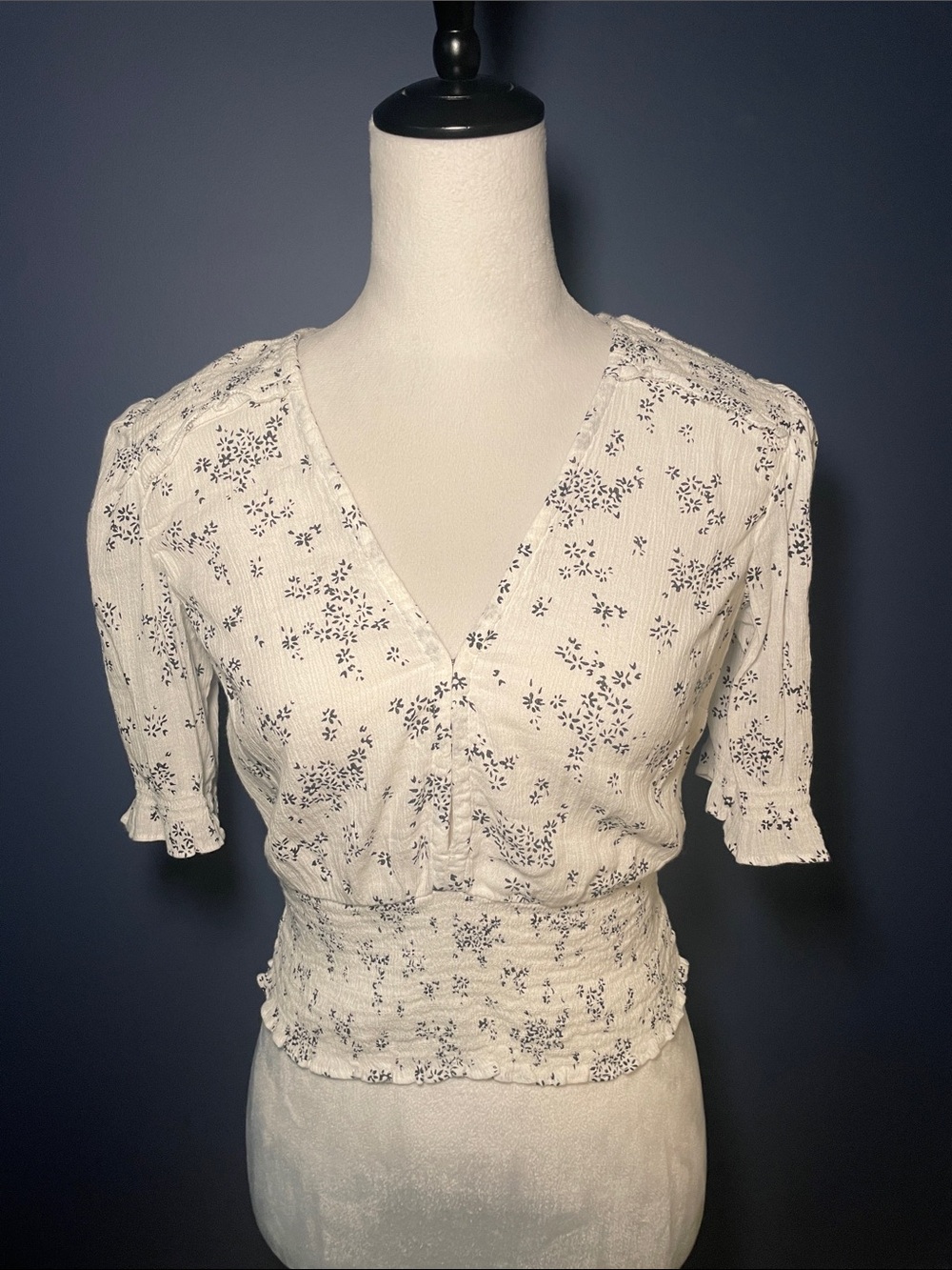 Abercrombie & Fitch White V-Neck Smocked Waist Floral Top